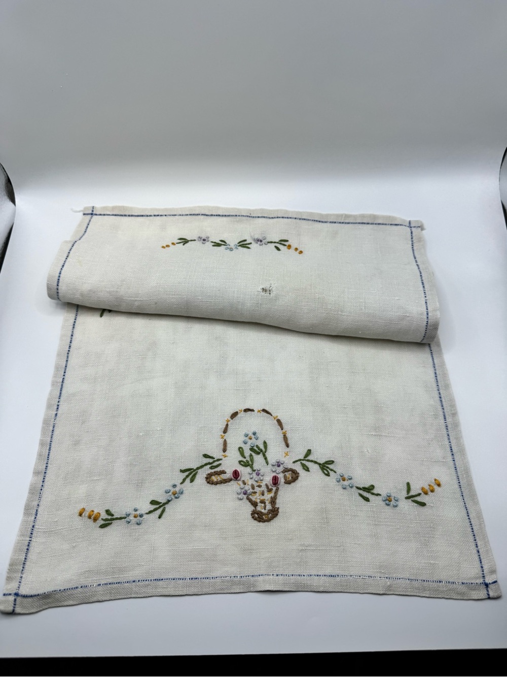 Bundle of 5 Vintage Linens - Picture 6 of 9